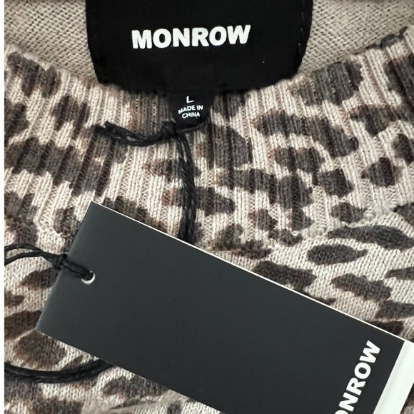 Monrow - Classic Animal Print Crew Neck Sweater - Large - Picture 5 of 5